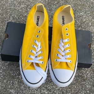 Yellow Converse Chuck Taylors sz9 mn sz11 wmn